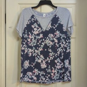 Vanilla Bay Size Large Floral Stripe Top